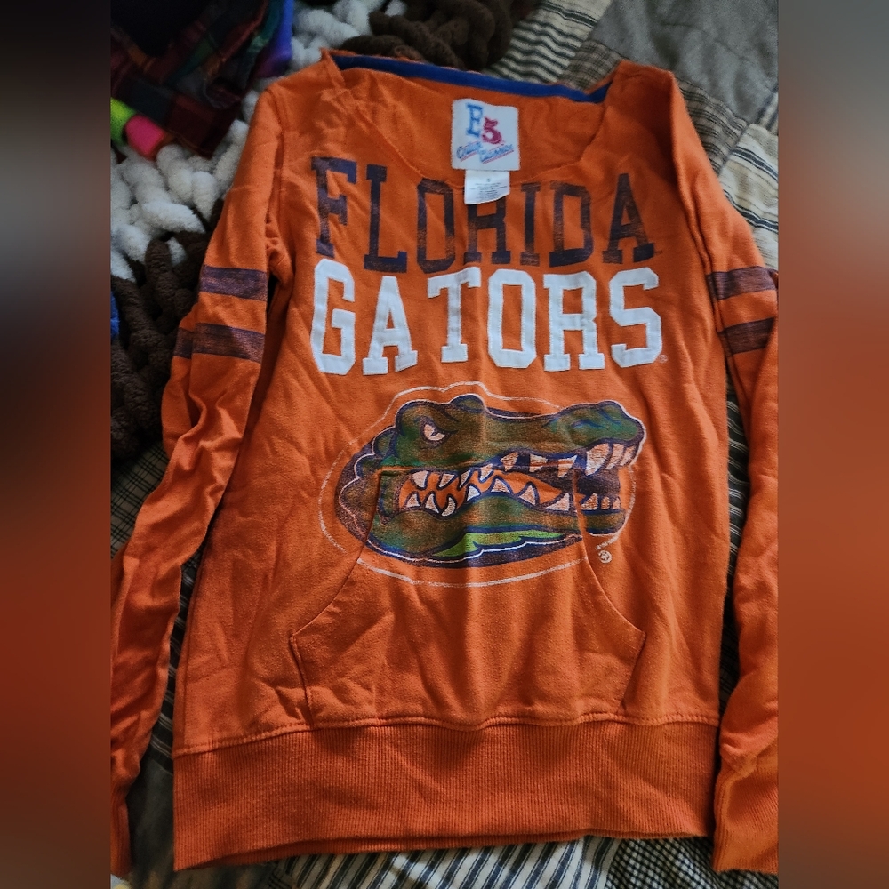 Womens Gators sweatshirt